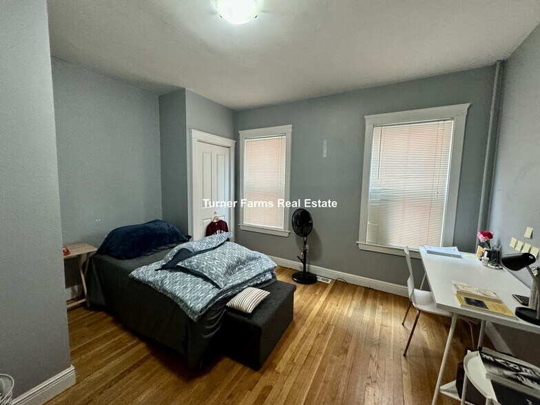 Building Photo - 374 Prospect St