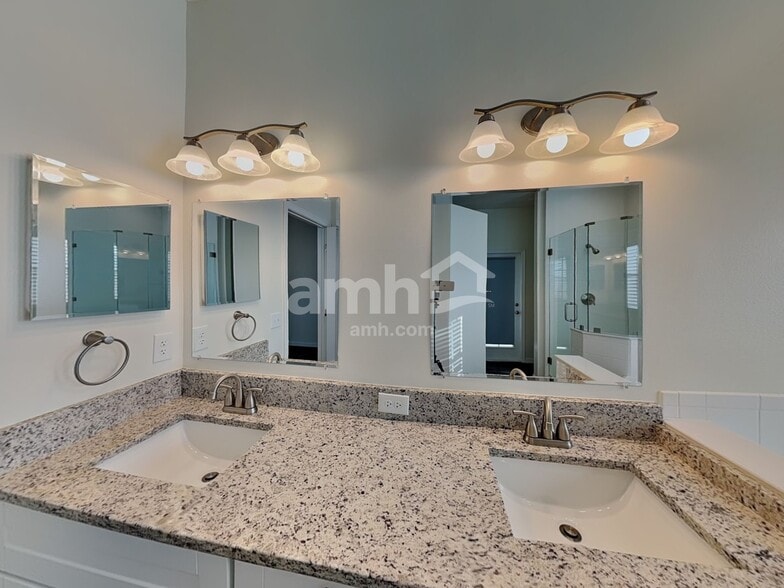 Building Photo - 13219 Beechberry Dr