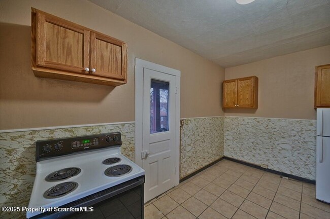 Building Photo - 1416 Capouse Ave