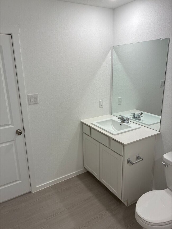 Building Photo - Charming 4 beds 2 baths in San Antonio!