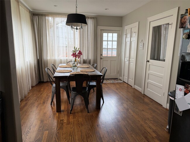 Building Photo - 307 E 28th St