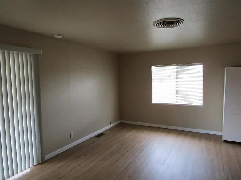 Building Photo - 1905 Claus Rd