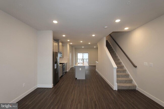 Building Photo - 9 Morrison Dr