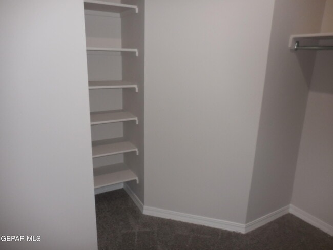 Building Photo - 552 Pne Vly Pl