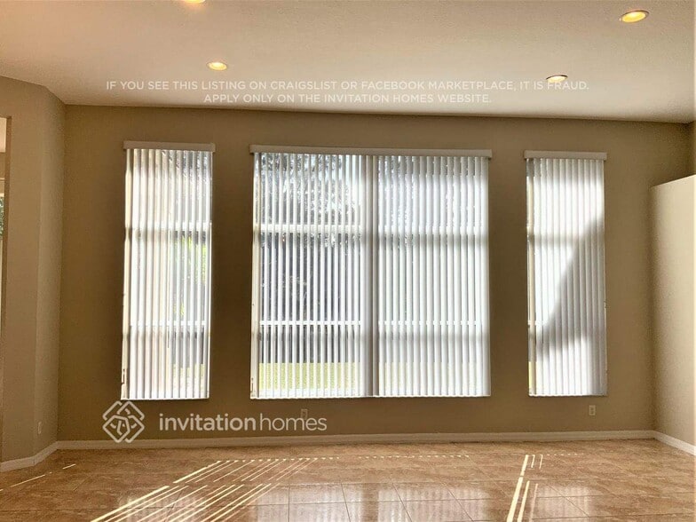 Building Photo - 8444 S Lake Forest Dr