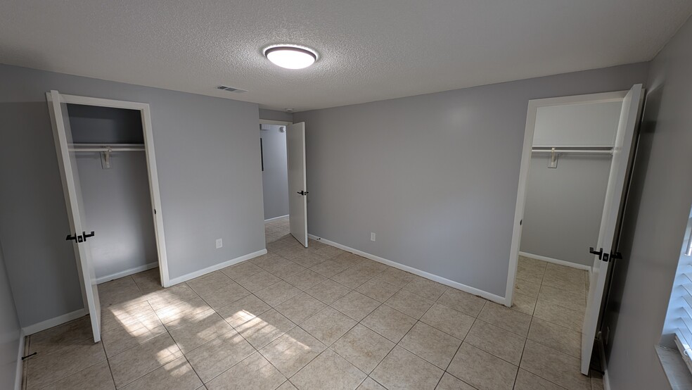 Primary bedroom - 7650 Club Duclay Dr