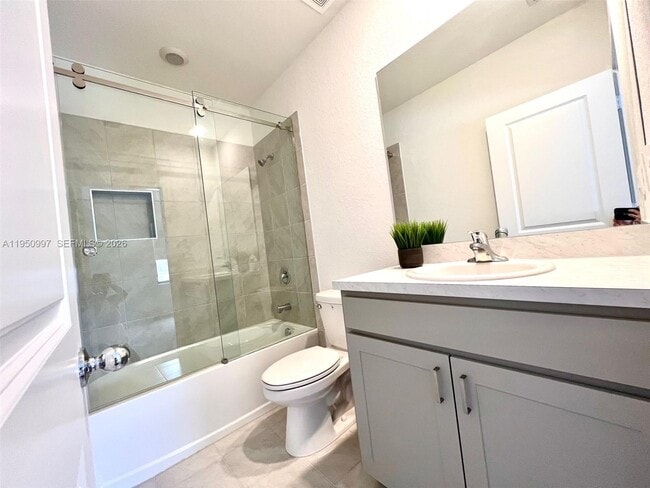 Building Photo - 429 NE 12th St