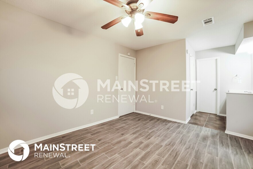 Building Photo - 3805 Ivanhoe Dr