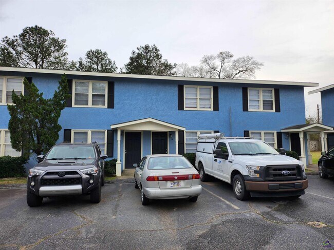 Building Photo - 300-3A2 Carolina Ave