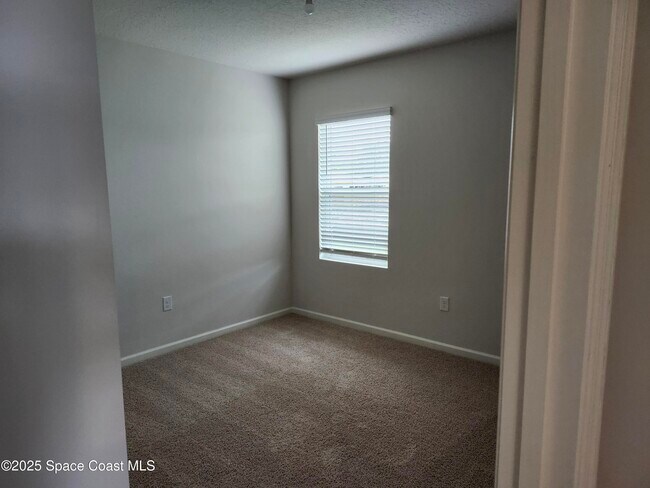 Building Photo - 450 Awin Cir SE