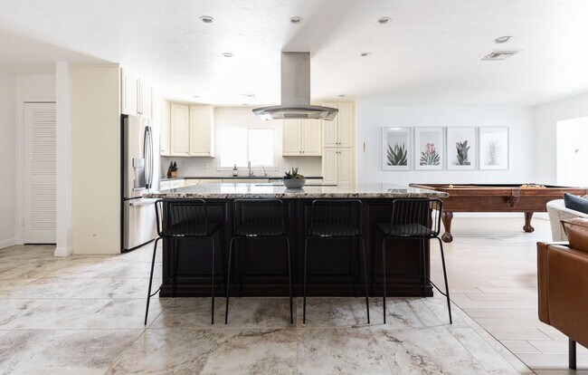 Building Photo - 2199 Sq Ft 4 bedroom 2 bath with Pool & Pool Table - Under Market Rate!