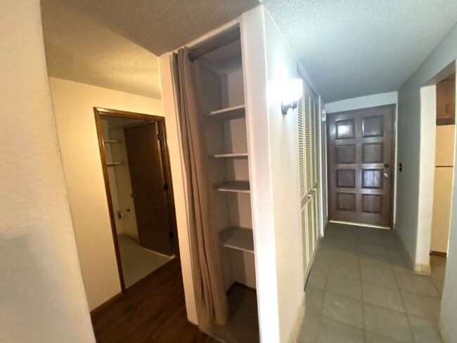 Building Photo - 2 bed/ 1 bath Condo!  With  Great Views!