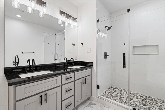 Building Photo - 2213 Lee St