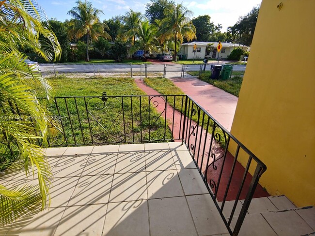 Building Photo - 1465 NE 149th St