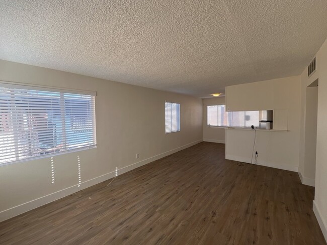 Building Photo - 1304 Rexford Pl