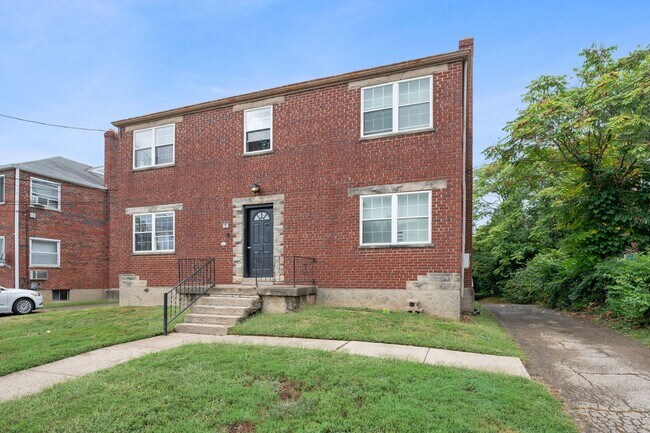 Building Photo - 632 Maple Dr