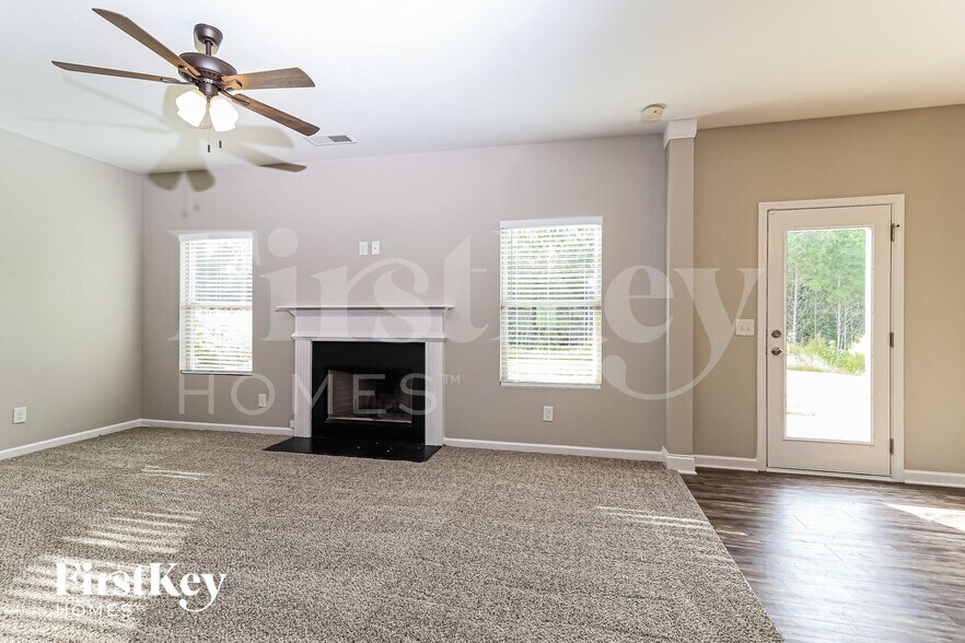 Building Photo - 415 Shady Glen