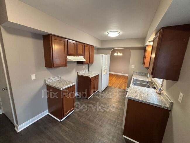 Building Photo - 1750 N Staunton Dr