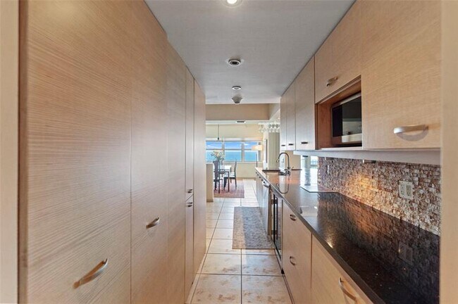 Building Photo - 4900 N Ocean Blvd