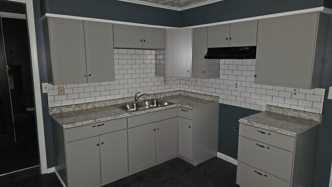 Building Photo - 2137 Lowell Ave