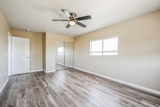 Building Photo - 3221 W Cavedale Dr