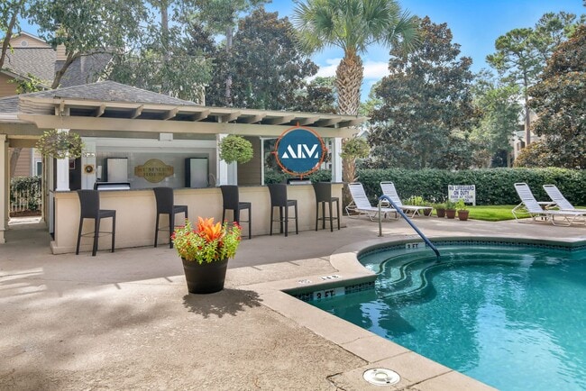 Building Photo - Luxurious Two-Bedroom Condo at Summer Hous...
