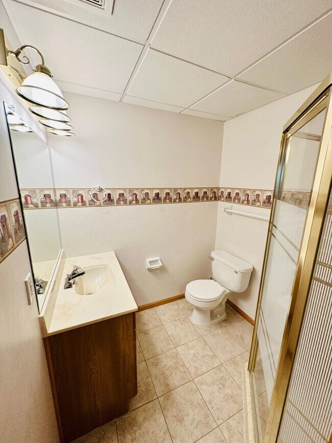 Building Photo - Stunning 6-Bedroom Corner-Lot Home w/ Luxury Finishes & Entertainer’s Layout