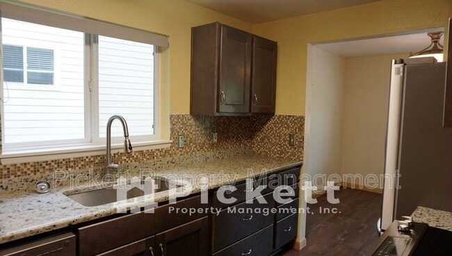 Building Photo - 1307 NW Slate Ln