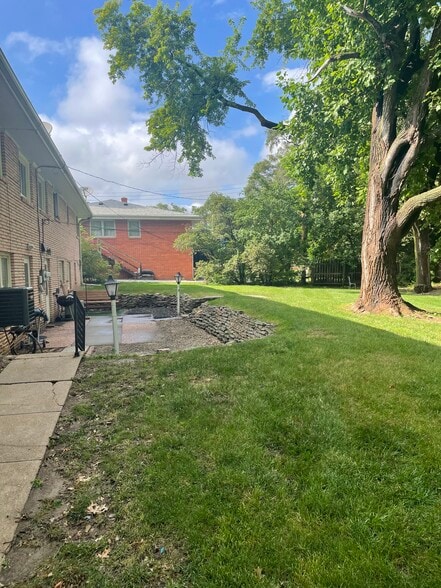 Building Photo - 1305 N 58th St