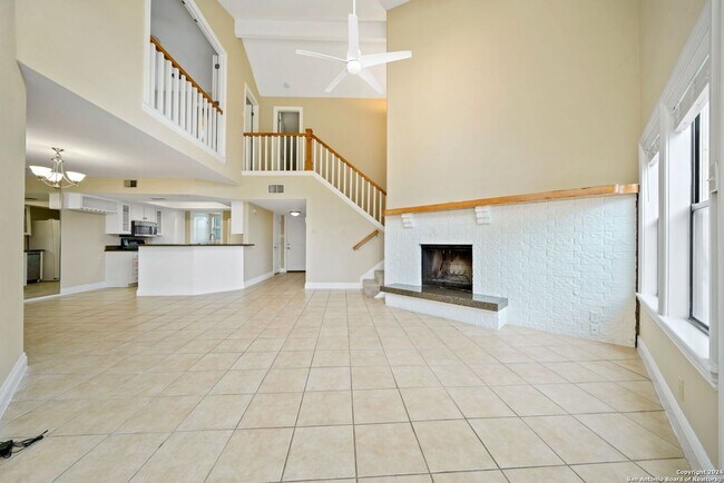 Building Photo - Hill Country Retreat