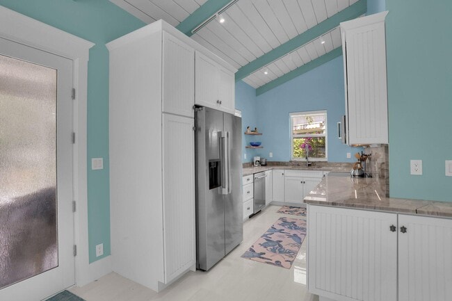 Building Photo - 320 S Ocean Blvd