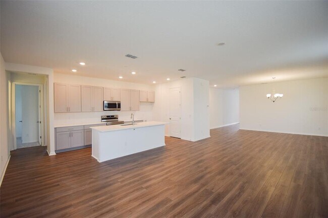 Building Photo - 2370 Lancashire St