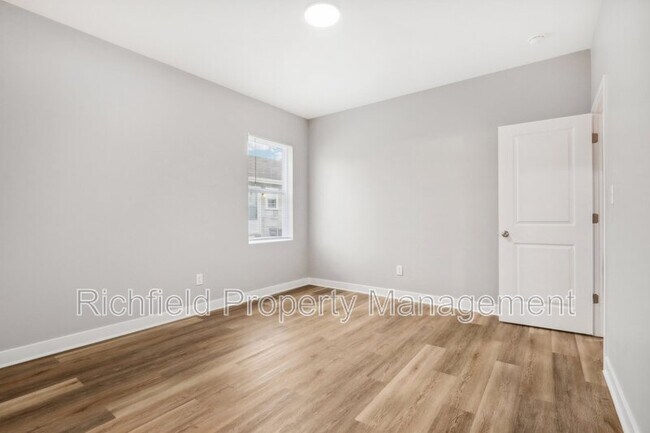 Building Photo - 2034-B E Maryland St
