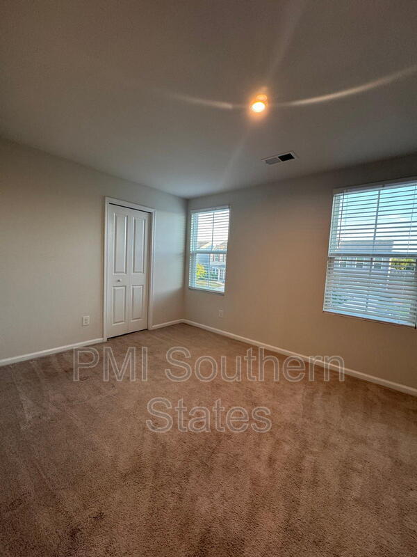 Building Photo - 358 Hobson Wy