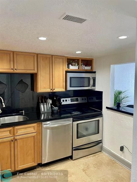 Building Photo - 13499 Biscayne Blvd