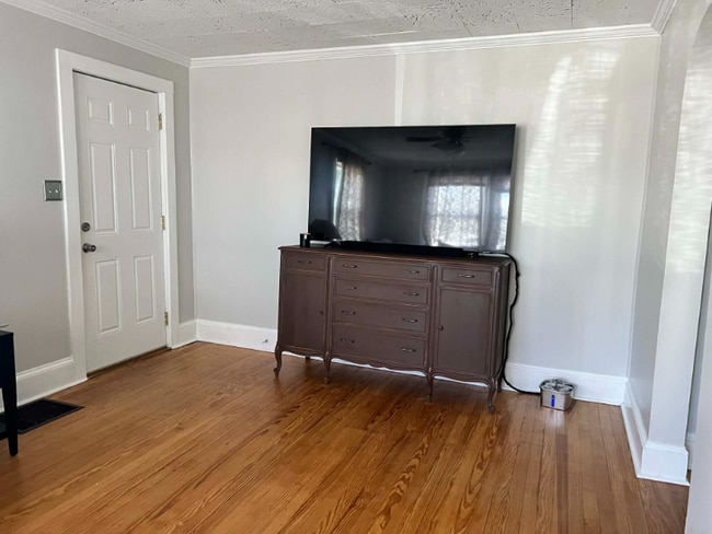 Building Photo - 215 Willow Ave