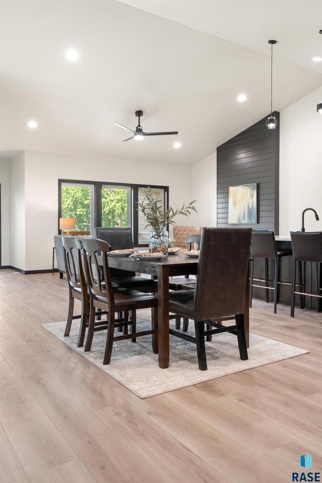 Building Photo - 1113 S Foss Ave