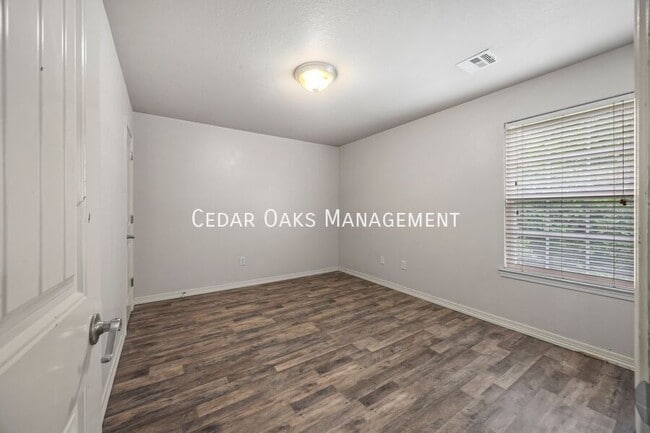 Building Photo - 1308 S C Ct
