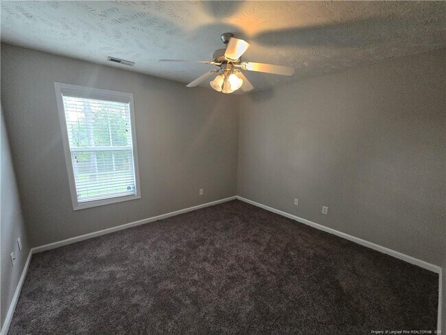 Building Photo - 150 Bear Creek Dr