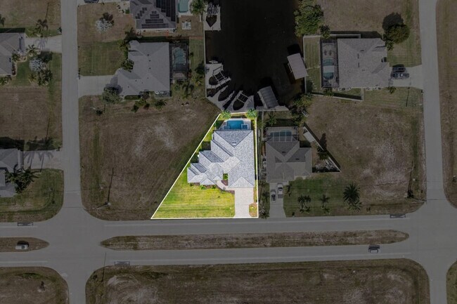 Building Photo - 3611 Gulfstream Pkwy