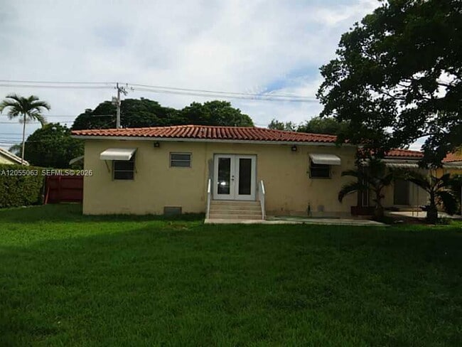 Building Photo - 5851 SW 28th St