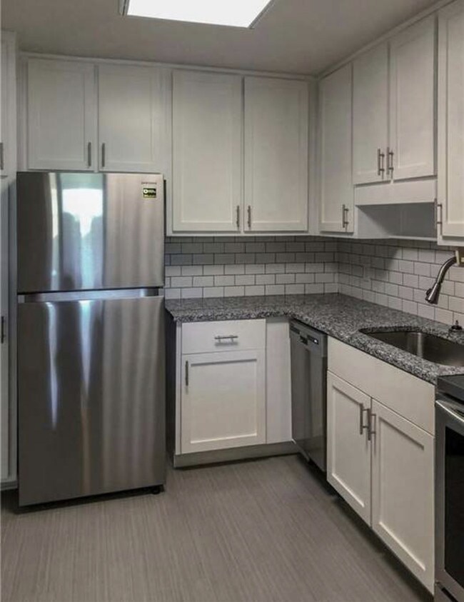Primary Photo - 2965 Pharr Ct S Northwest