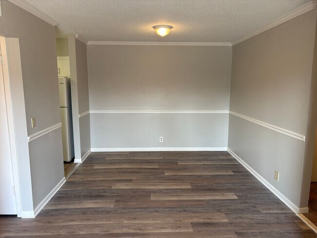 Building Photo - 515 Basswood Ave