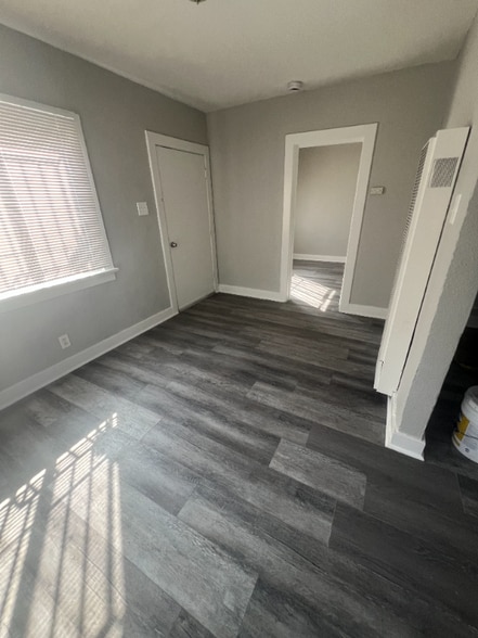 Building Photo - 1743 Sichel St