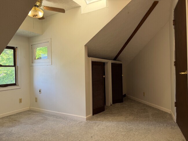 Building Photo - 229 W Allen St