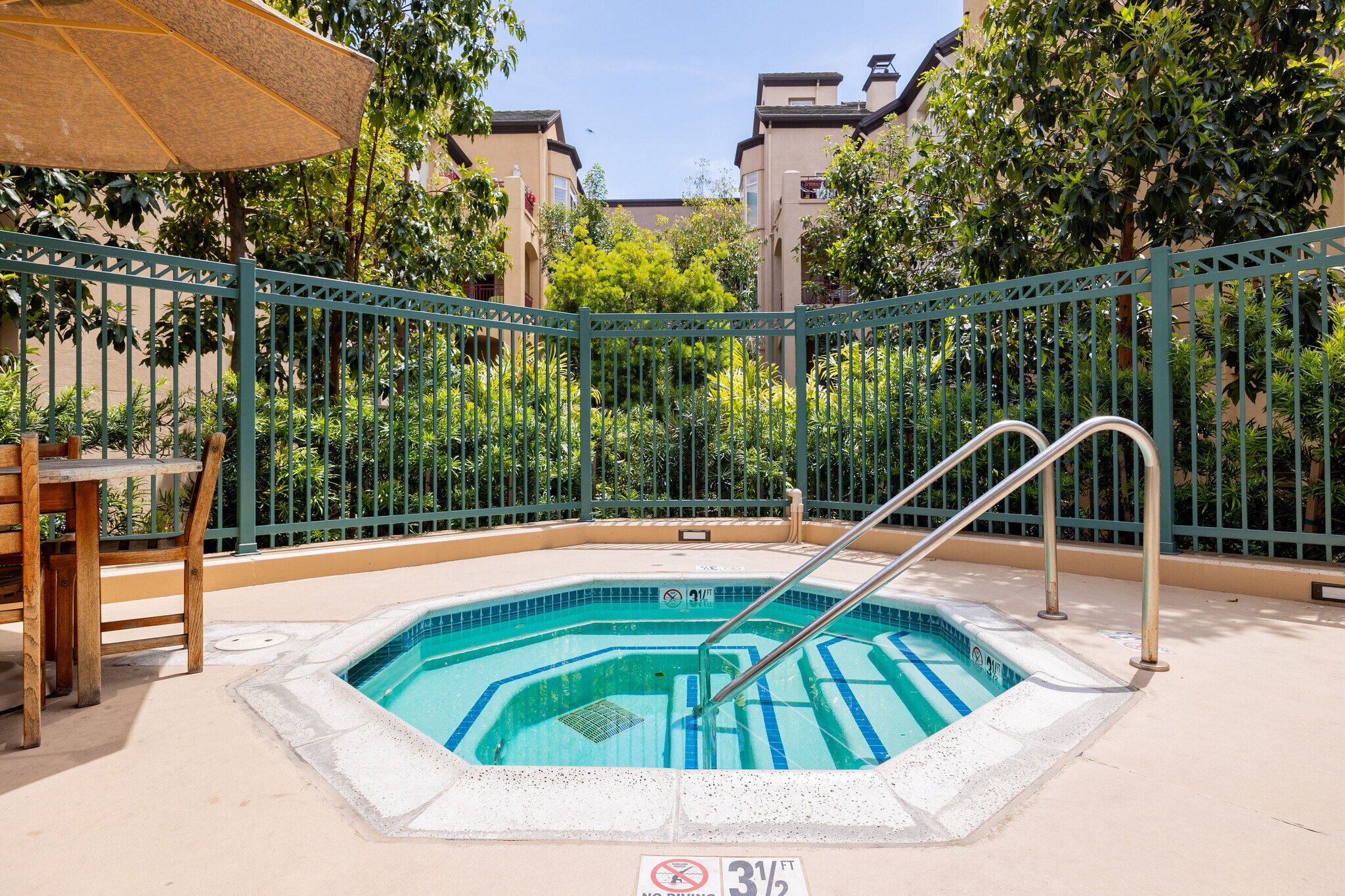 Hot Tub - 2400 5th Ave