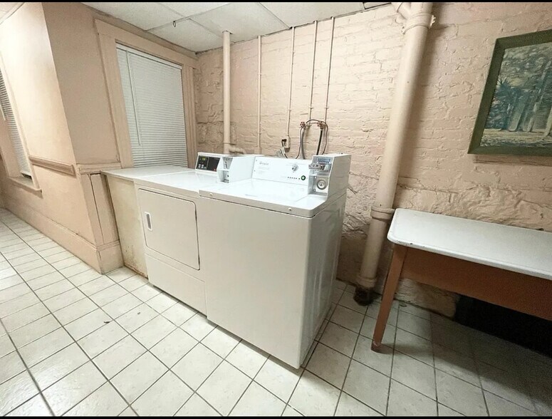 Building Photo - 7 Grove St