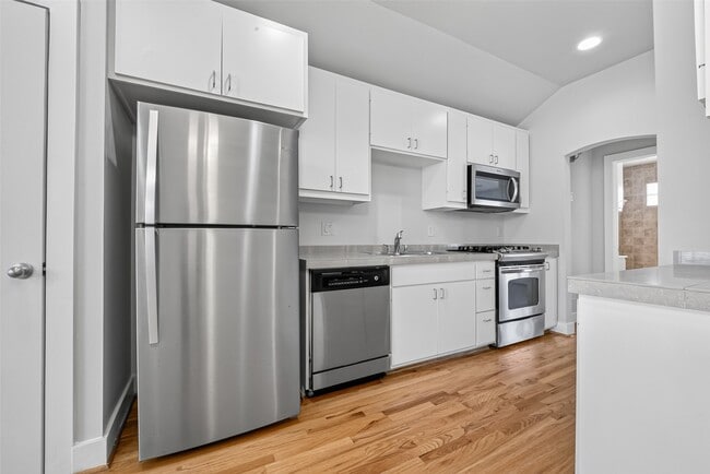 Building Photo - 5941 S Loop E