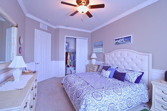 Building Photo - Unfurnished Serene Lakeside Living: Spacio...