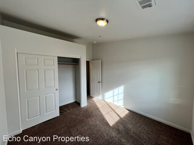 Building Photo - 4 br, 2 bath House - 6125 Kendra St.